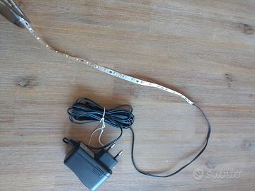 Striscia LED adesiva