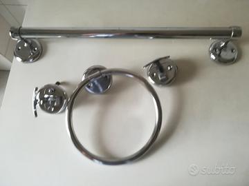 Set appendiasciugamani e appendiabiti da bagno