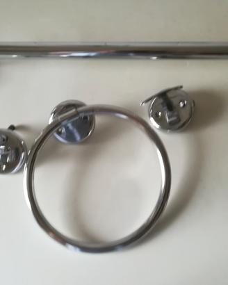 Set appendiasciugamani e appendiabiti da bagno
