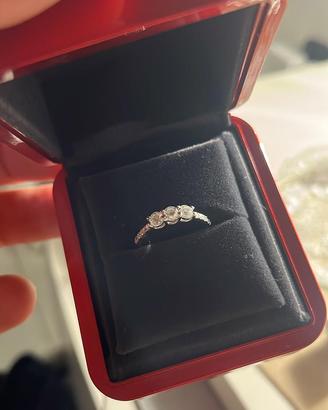 Anello 18karati con diamanti trilogy