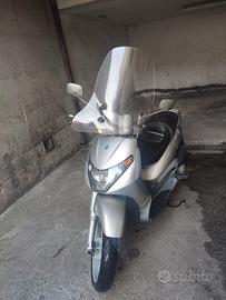 Scooter Piaggio Beverly 200 anno 2001 epoca