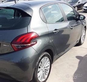 Peugeot 208 mensola tastiere alette