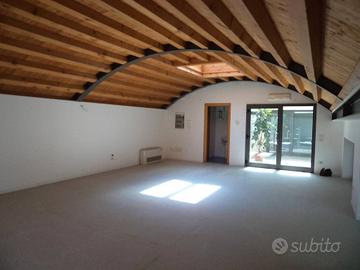 150 mq uffici/negozi in centro