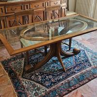 tavolo in noce e cristallo