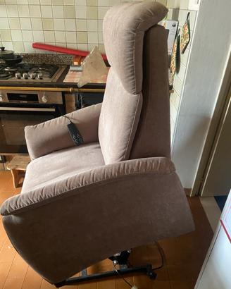 Poltrona alzapersona elettrica