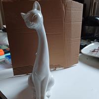 statuina gatto in ceramica bianca