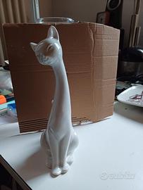 statuina gatto in ceramica bianca