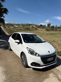 Peugeot 208 - 2012