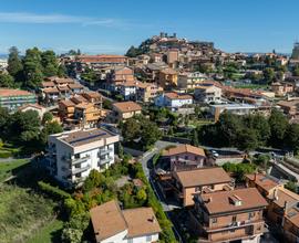 Rocca priora: appartamento con giardino e garage