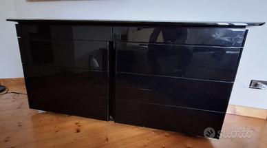 Cassettiera e due comodini laccati neri