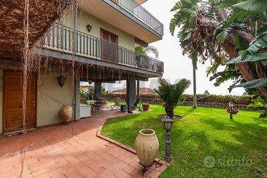 Porzione di villa - Aci Castello