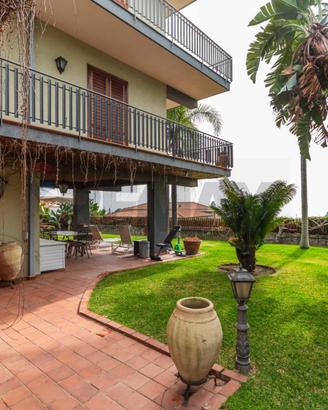 Porzione di villa - Aci Castello