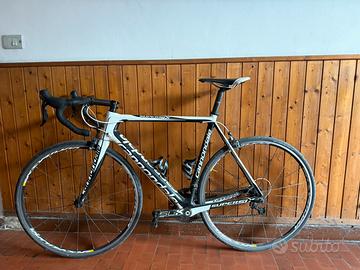 Bici da corsa in carbonio cannondale supersix