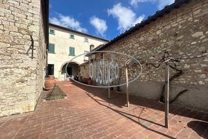 Villa di 1098 m² con più di 5 locali a Radda in Ch