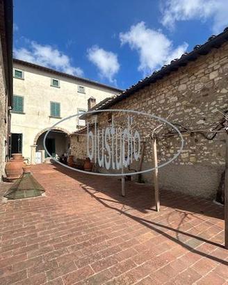 Villa di 1098 m² con più di 5 locali a Radda in Ch