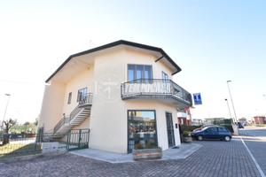 QUADRILOCALE RISTRUTTURATO CON TERRAZZO ED ATTIVIT