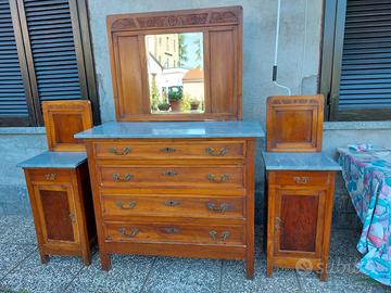Mobili antichi di legno 