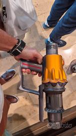 Dyson v12 