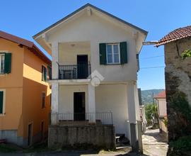 CASA SEMINDIPENDENTE A TORRIGLIA