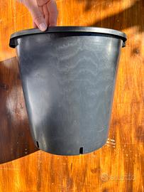 vaso rotondo nero con manici ARCA. Ø 33. h33