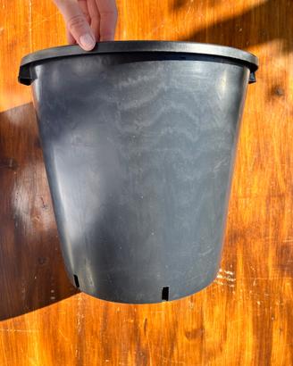 vaso rotondo nero con manici ARCA. Ø 33. h33