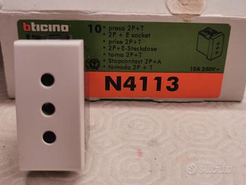 4 PZ - BTICINO LIGHT - Presa N4113