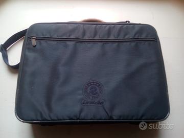 Borsa Invicta 48 ore semirigida blu