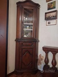 Angoliera in stile classico