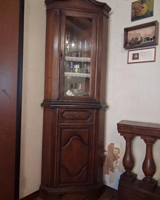 Angoliera in stile classico