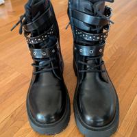 Anfibi pelle nera  nuovi Zara 37