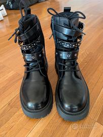 Anfibi pelle nera  nuovi Zara 37