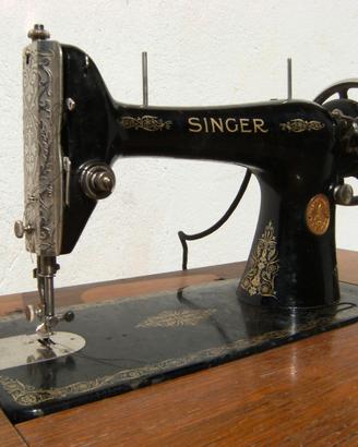 Macchina da cucire SINGER del 1930 con libretto