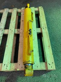 Martinetto idraulico per applicazioni