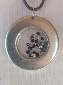 Collane con ciondolo in resina