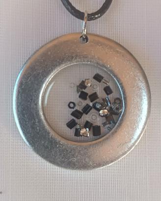 Collane con ciondolo in resina