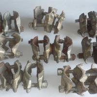 Lotto di morsetti per tubi Innocenti da ponteggio