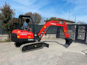 E132 Escavatore 26 q Libra 224 S