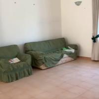 un divano e due poltrone