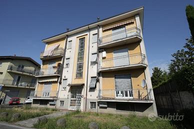 3 LOCALI A VERANO BRIANZA