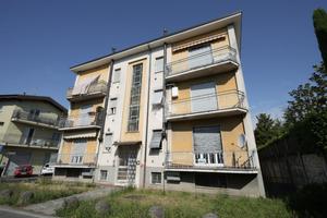 3 LOCALI A VERANO BRIANZA