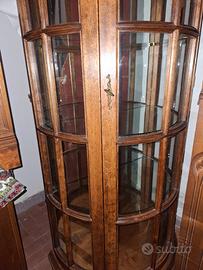 vetrina in legno vintage