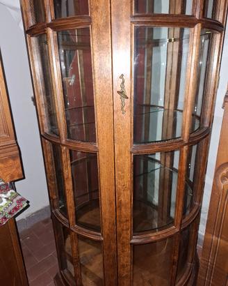 vetrina in legno vintage