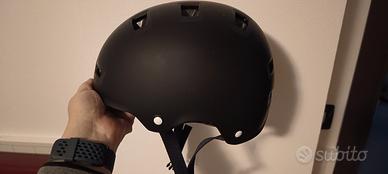 casco per skateboard , pattini e bici