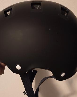 casco per skateboard , pattini e bici