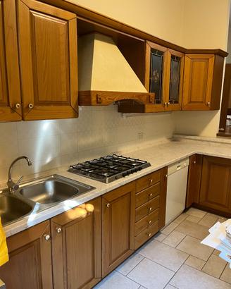 Cucina completa in legno + Elettrodomesti e tavolo