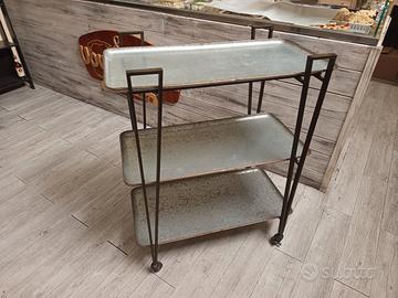 Carrello a ripiani 