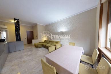 Appartamento a Milano Via Teano 4 locali