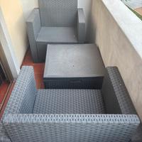 Tavolo e sedie da balcone