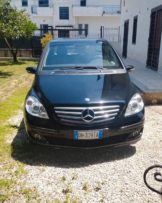 Mercedes-Benz B 200 CDI CHROME – Soli 143.000 km