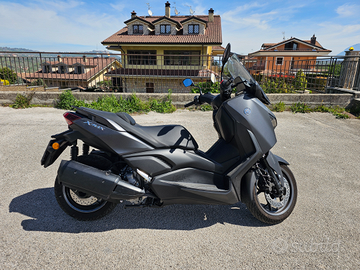 Yamaha X-Max 300